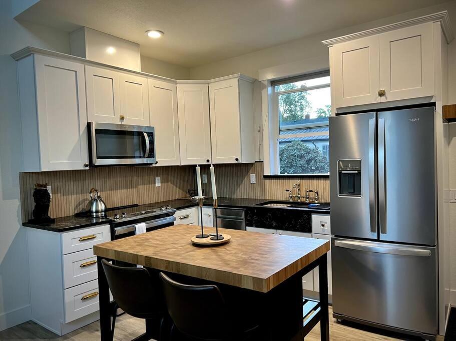 Brand New Custom Built Cottage In Downtown W/Pool! Salem Exterior photo